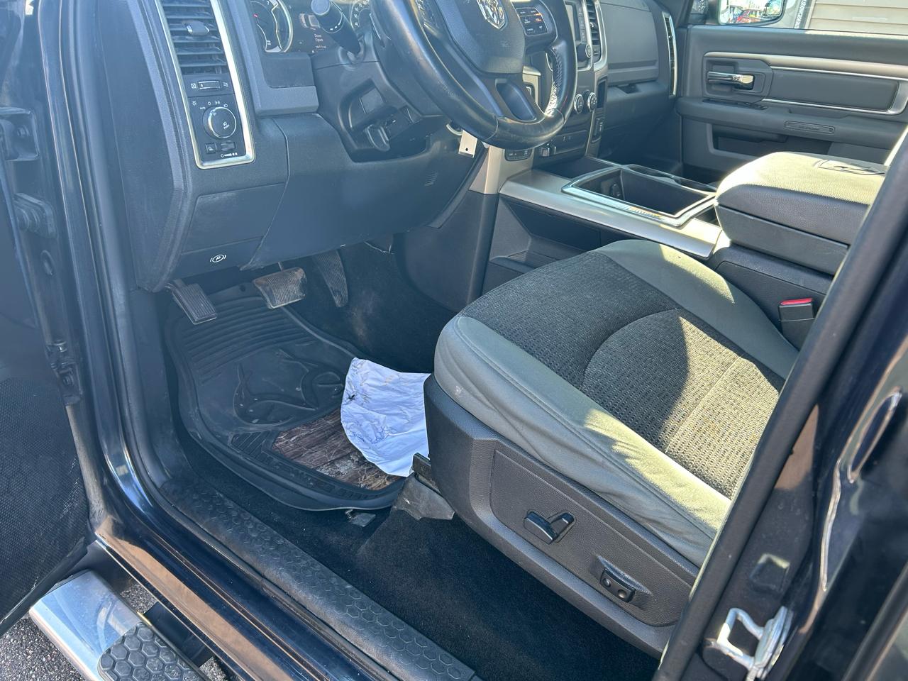 RAM 1500 SLT Crew Cab SWB 4WD 2013