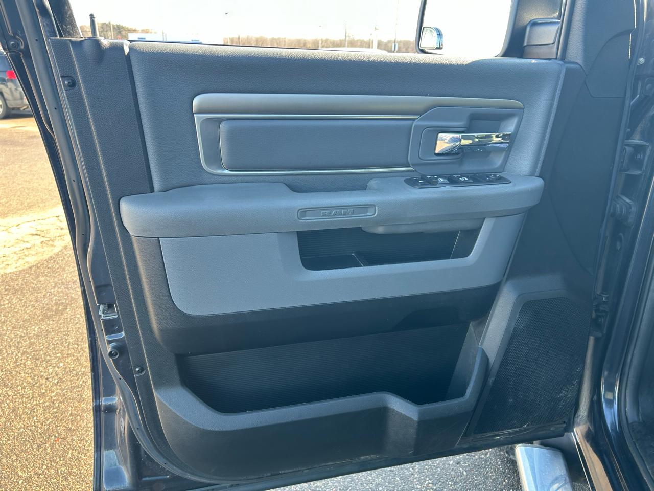 RAM 1500 SLT Crew Cab SWB 4WD 2013