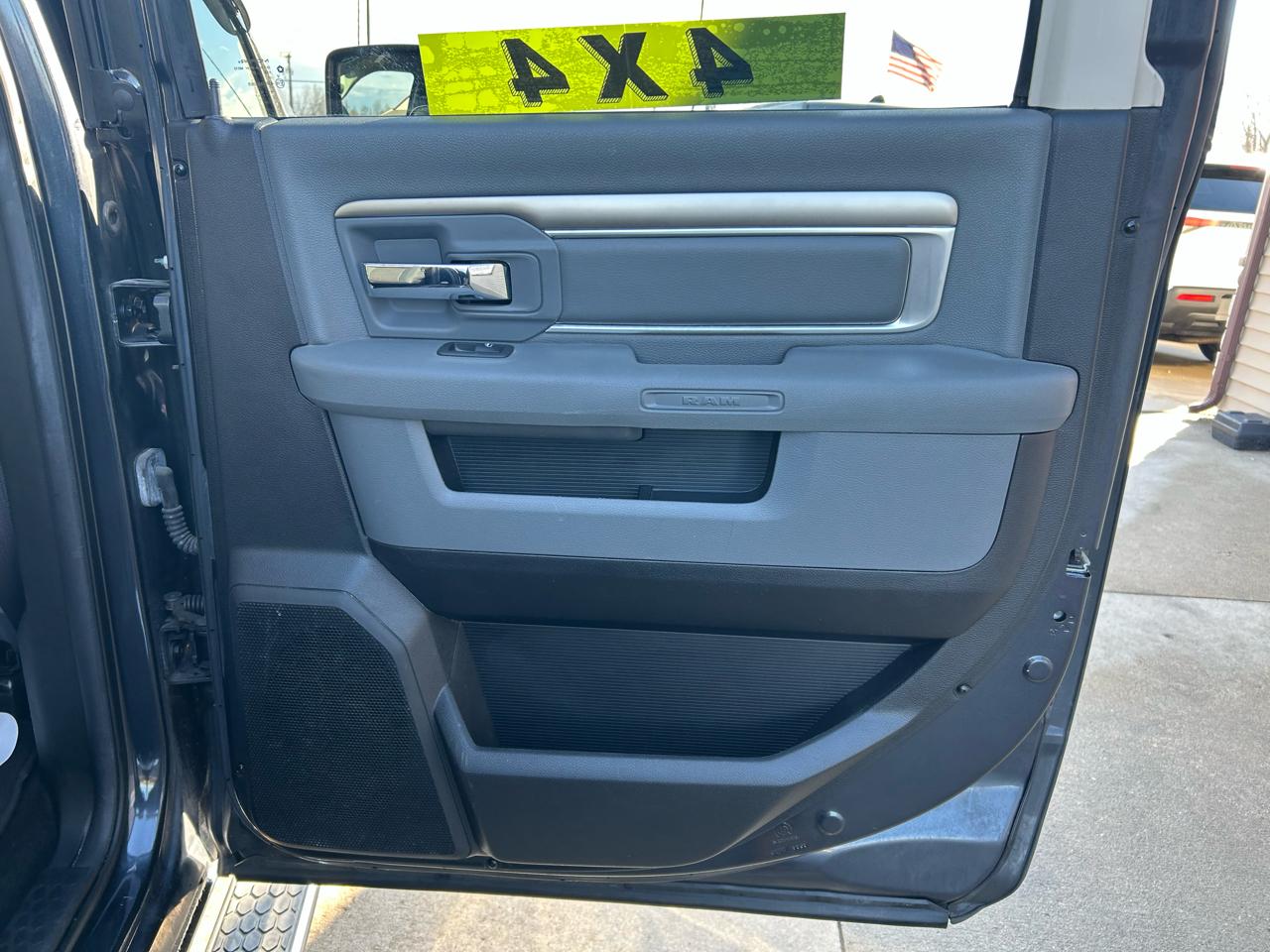 RAM 1500 SLT Crew Cab SWB 4WD 2013