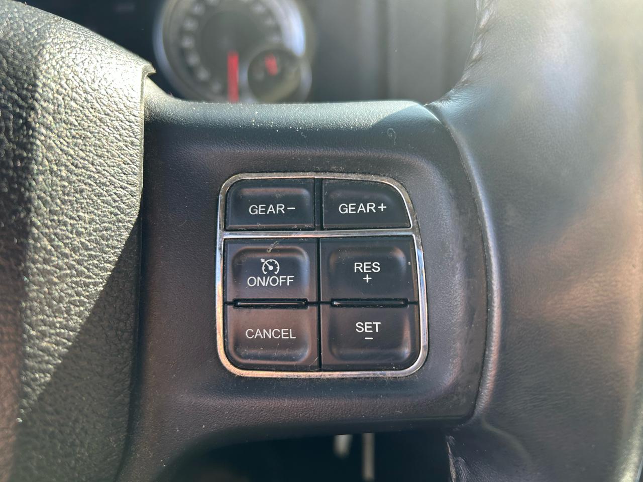 RAM 1500 SLT Crew Cab SWB 4WD 2013