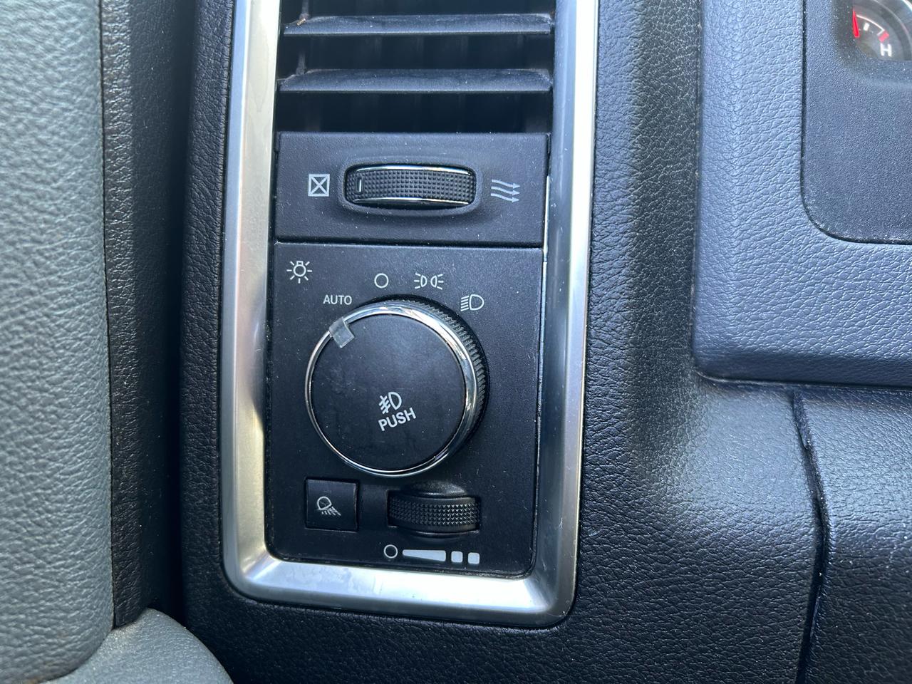 RAM 1500 SLT Crew Cab SWB 4WD 2013