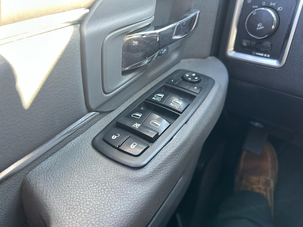 RAM 1500 SLT Crew Cab SWB 4WD 2013