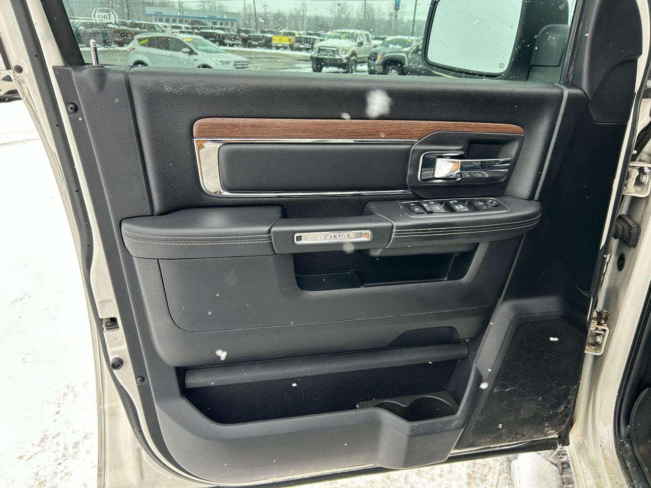 RAM 1500 Laramie Crew Cab SWB 4WD 2017