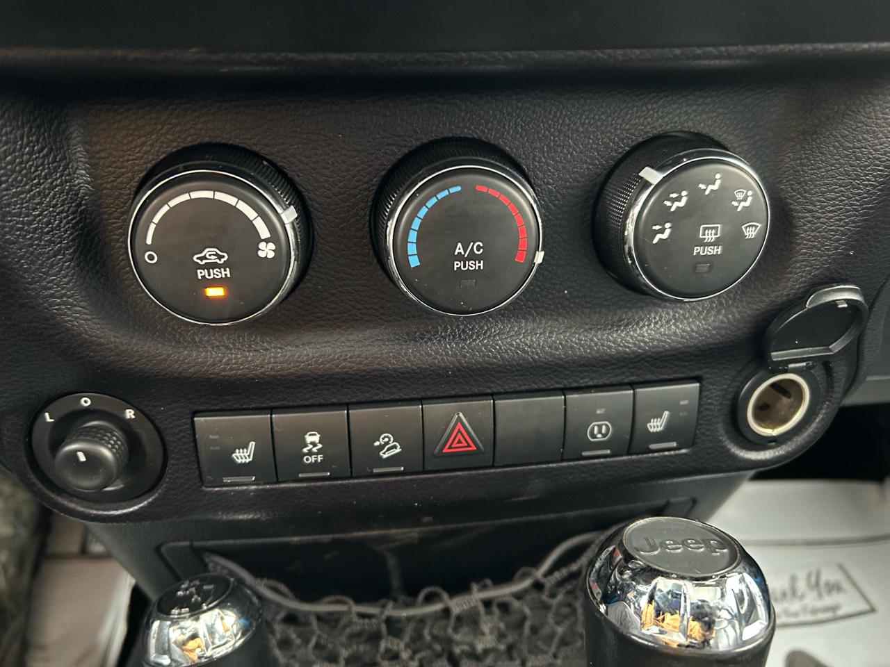 Jeep Wrangler Unlimited Sahara 4WD 2014