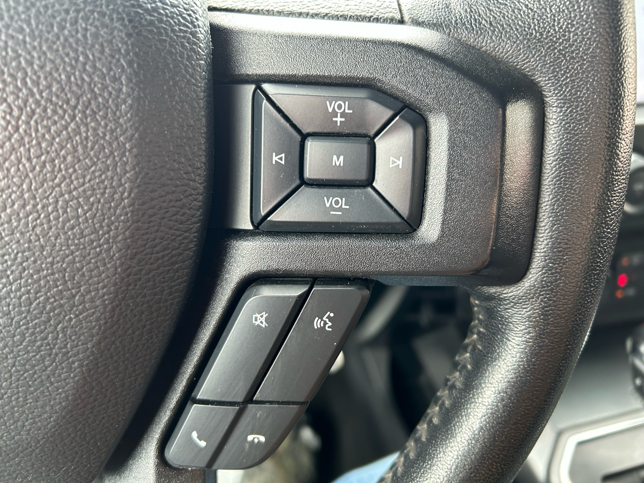 Ford F-150 4WD SuperCrew 150" XLT 2019