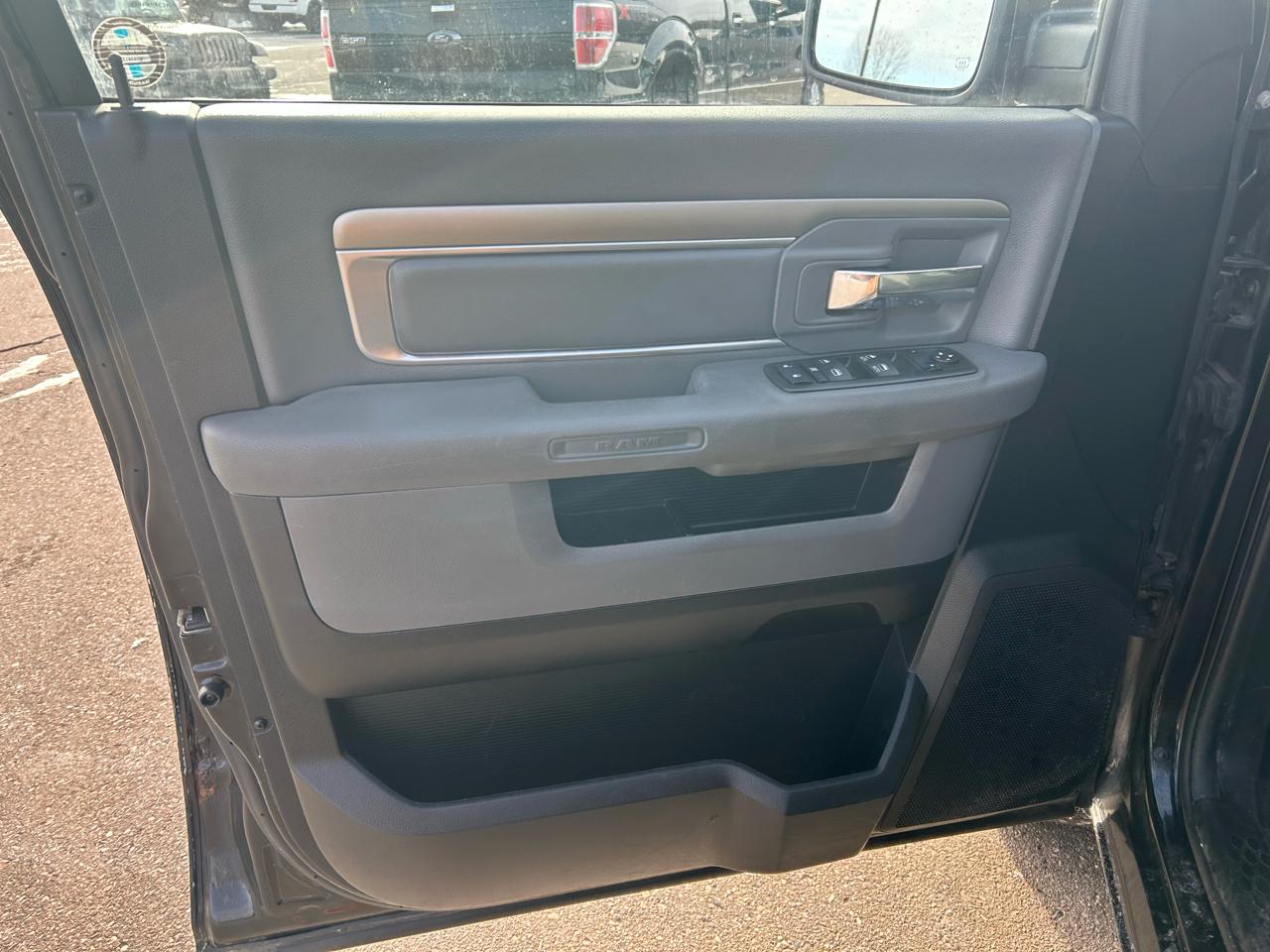 RAM 1500 SLT Quad Cab 4WD 2014