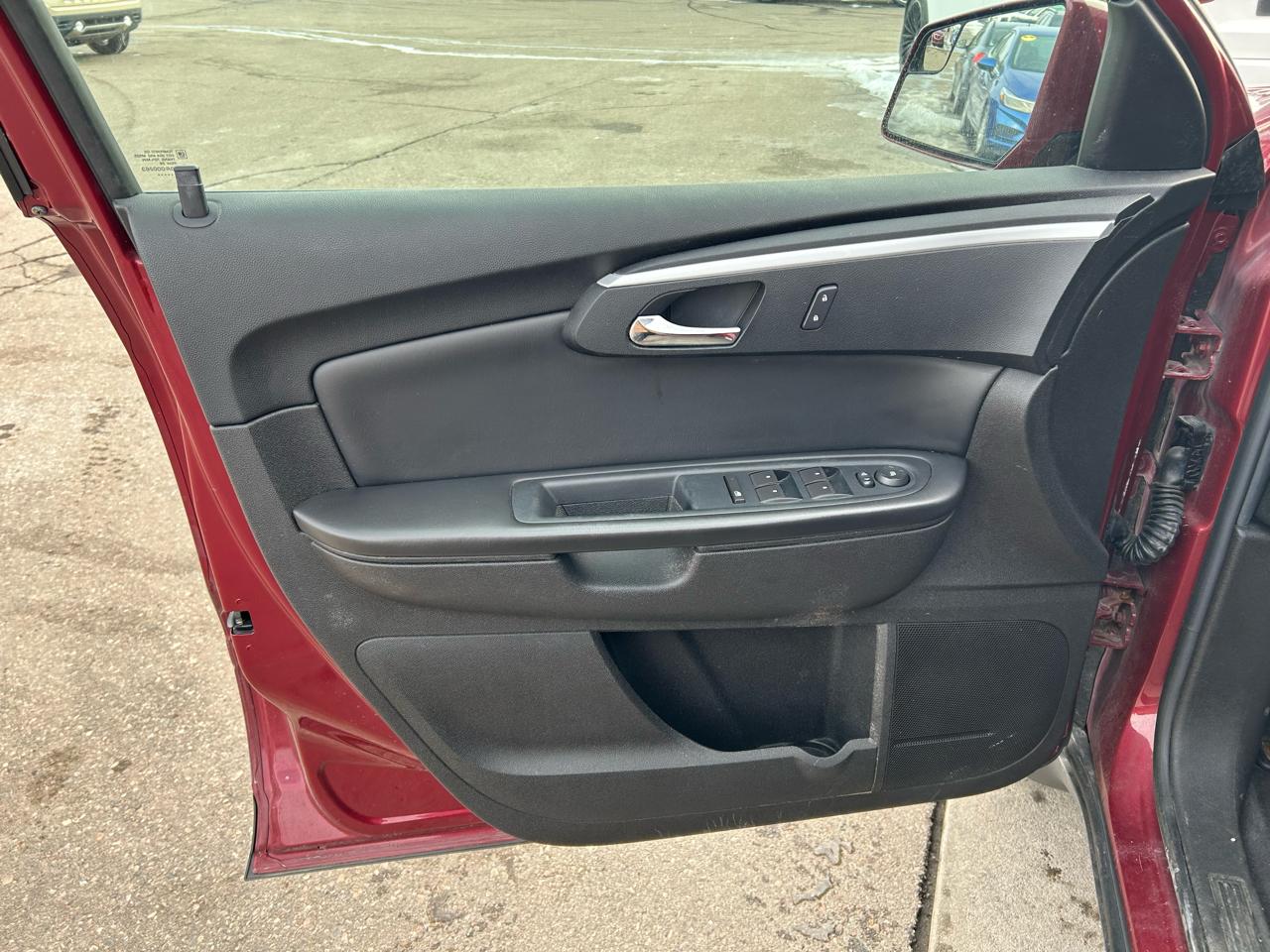 Chevrolet Traverse LT FWD 2011