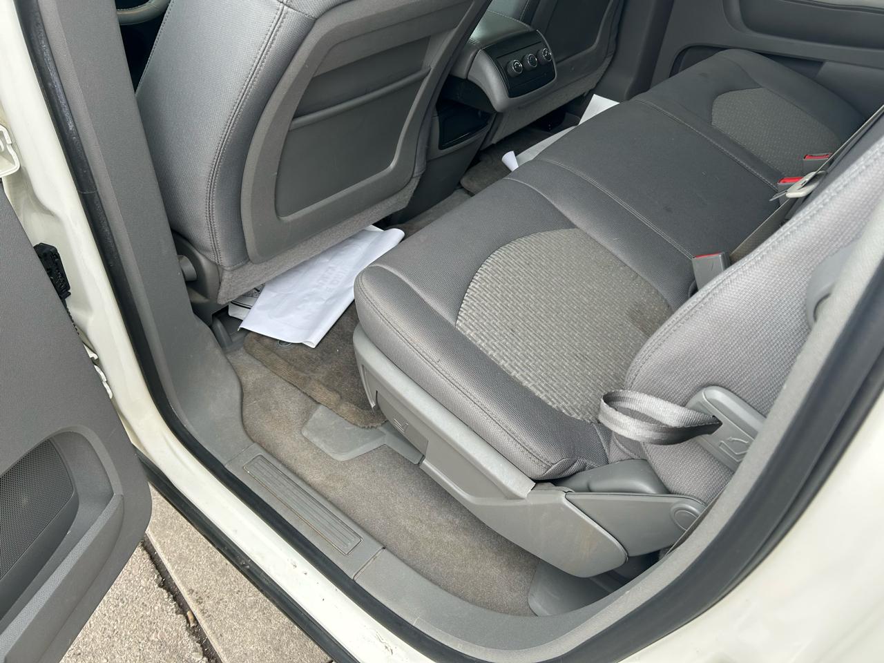 Chevrolet Traverse LS FWD w/PDC 2012