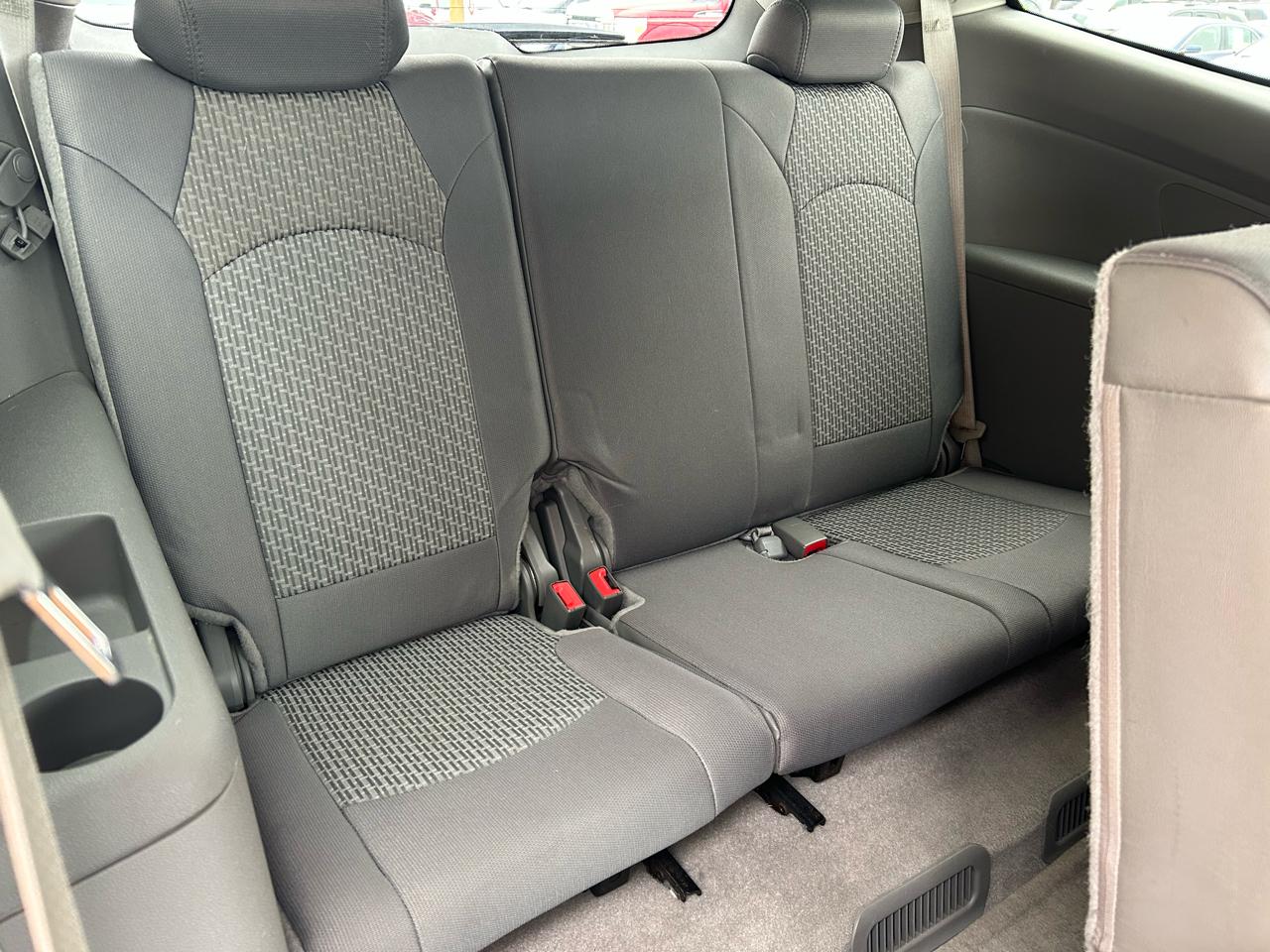 Chevrolet Traverse LS FWD w/PDC 2012