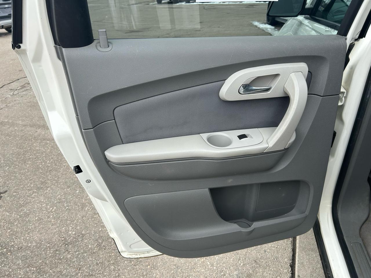 Chevrolet Traverse LS FWD w/PDC 2012