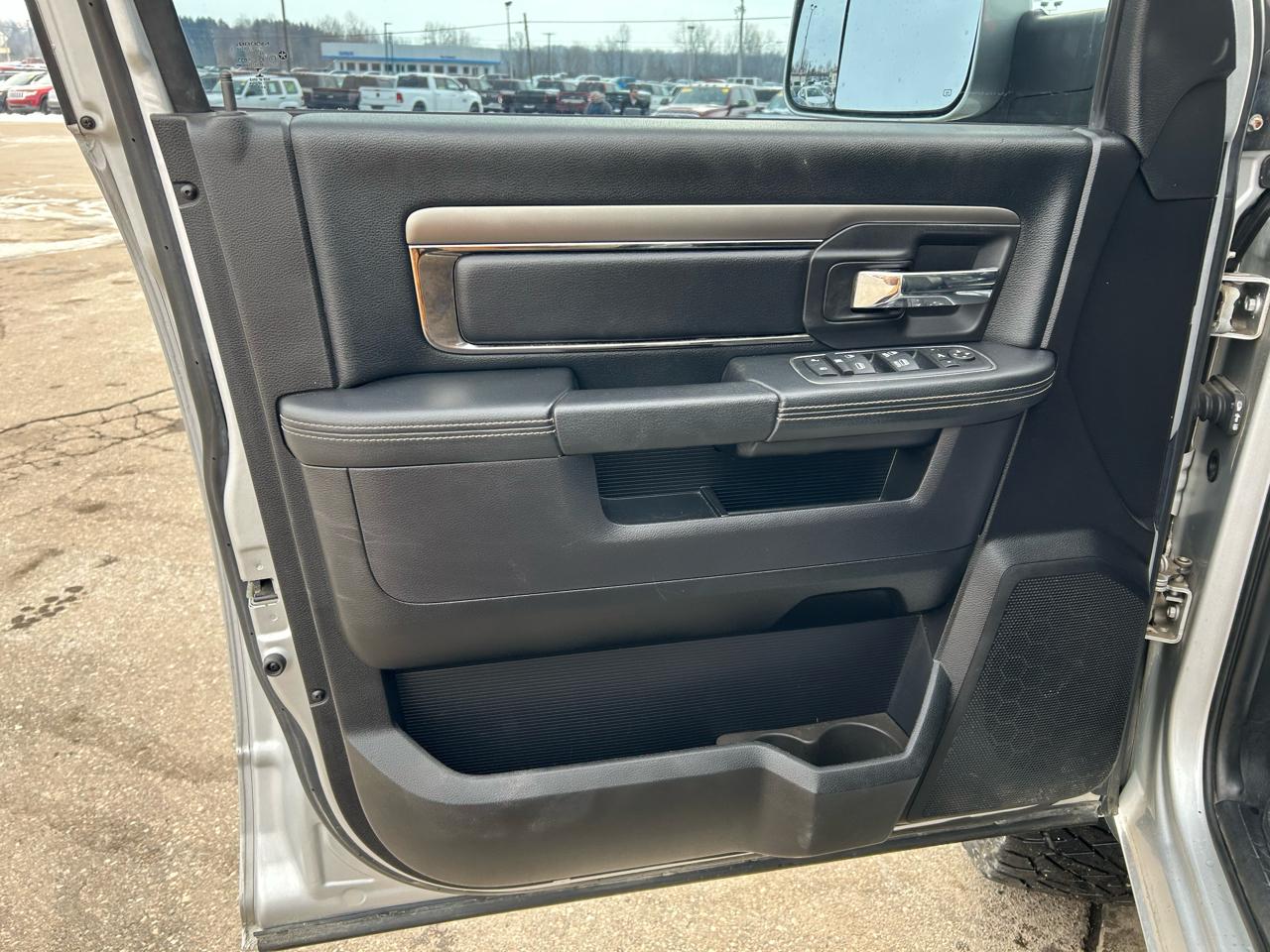 RAM 1500 Sport Crew Cab SWB 4WD 2016