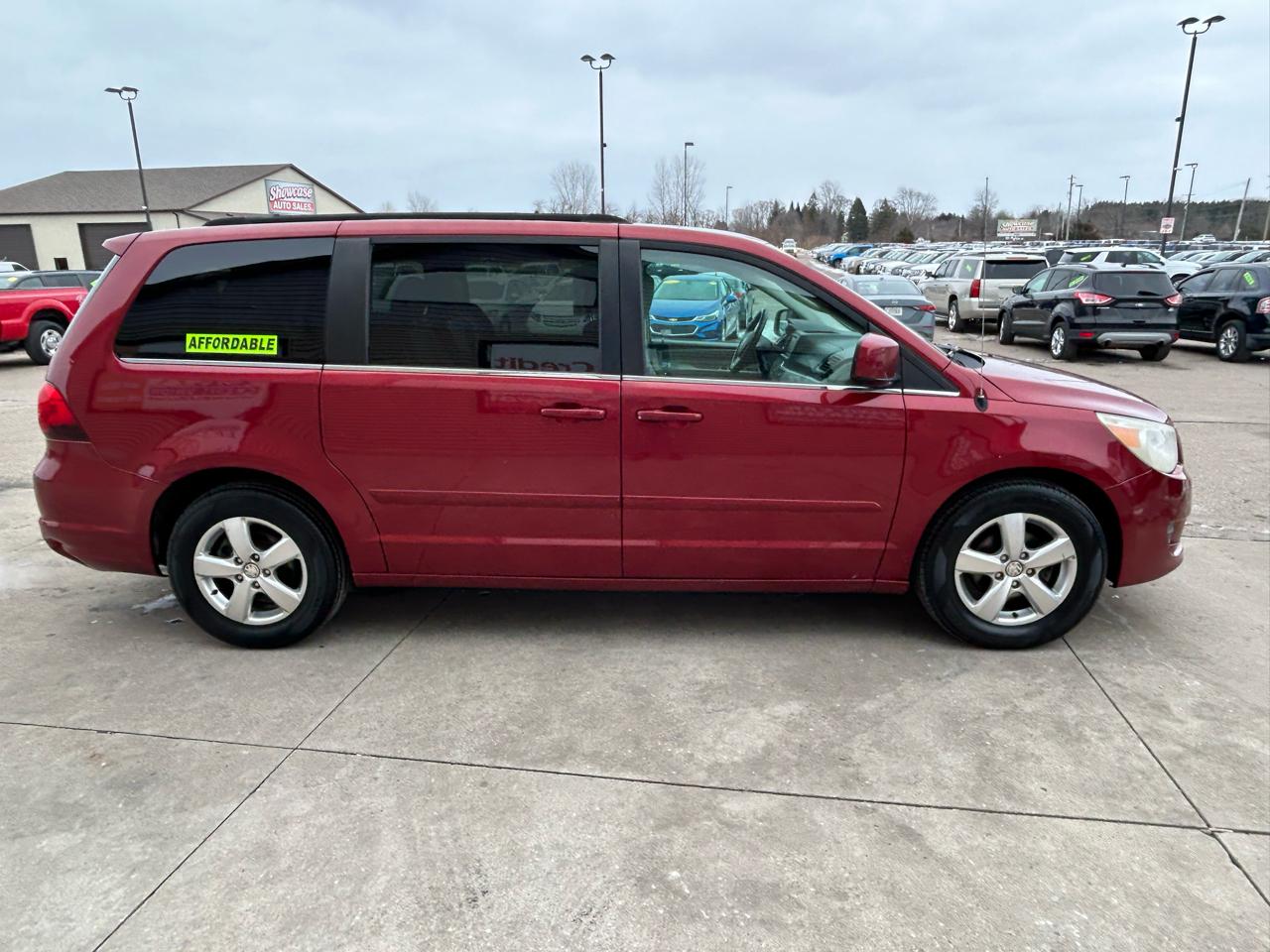 Volkswagen Routan SE 2011