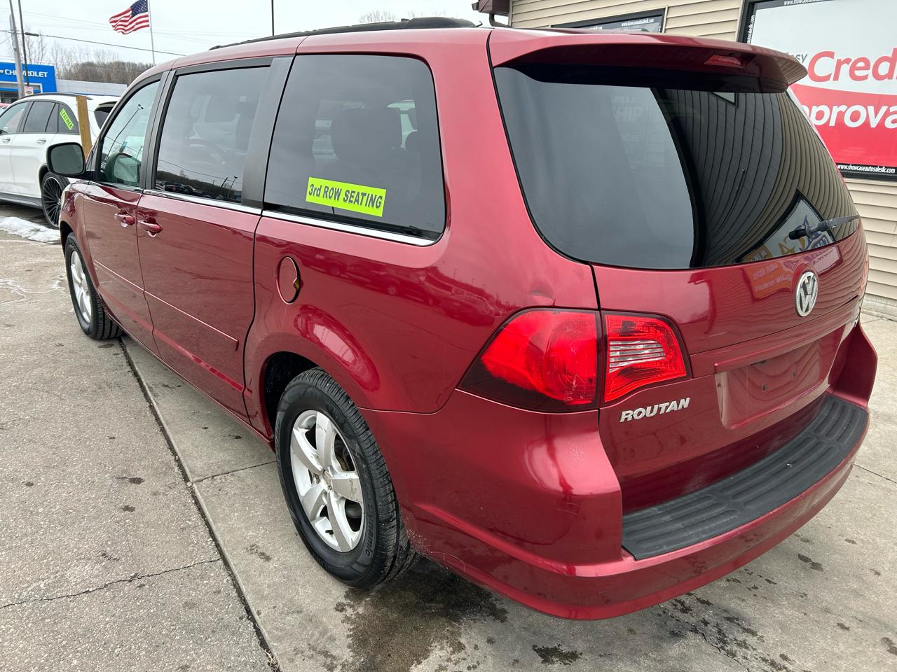 Volkswagen Routan SE 2011