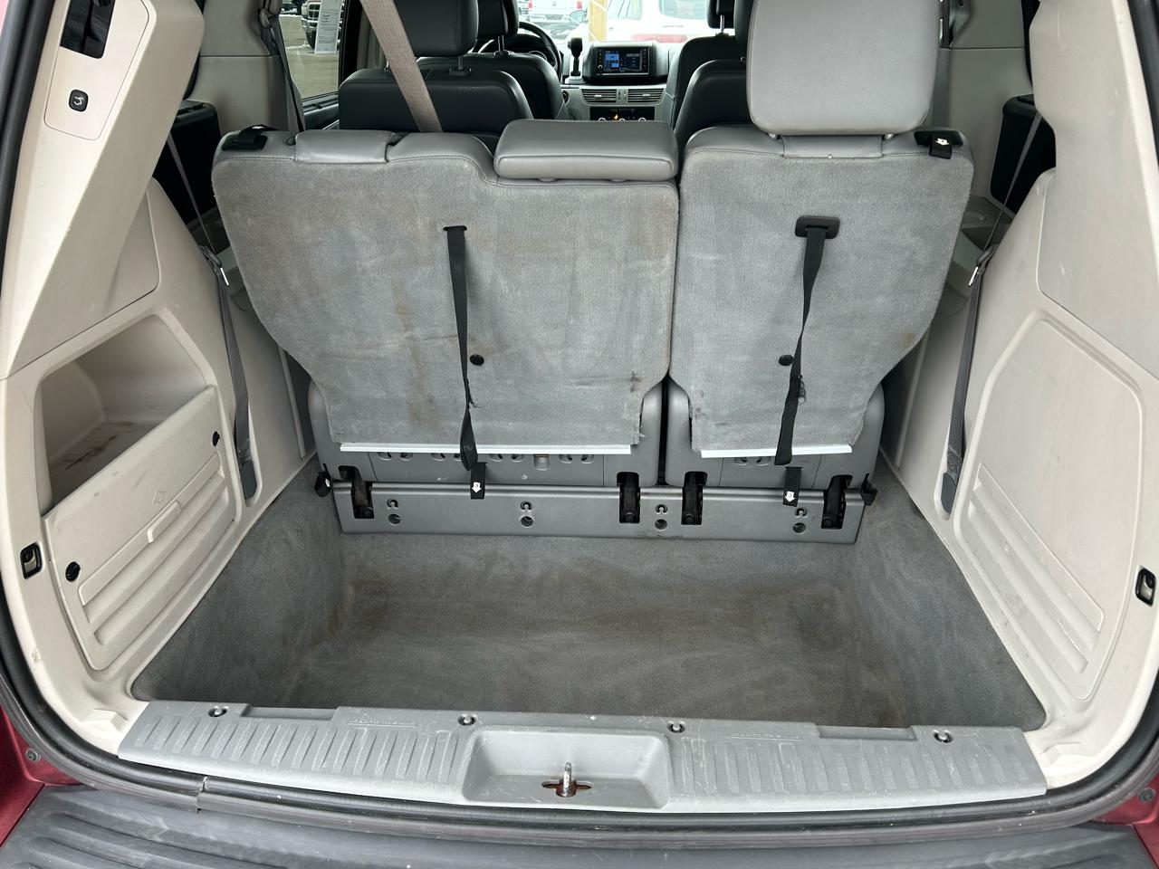 Volkswagen Routan SE 2011