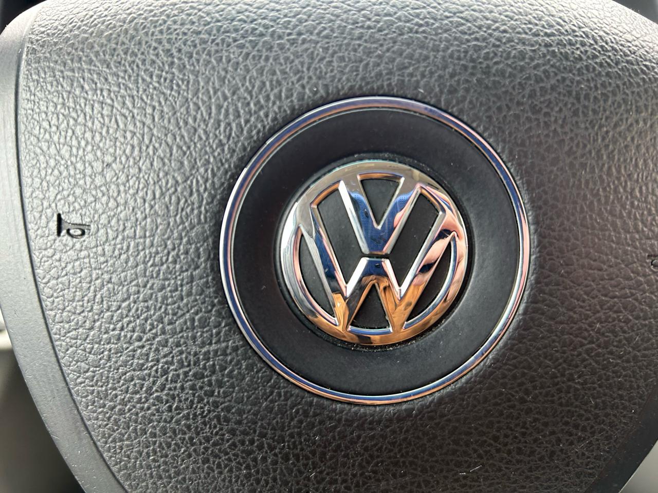 Volkswagen Routan SE 2011