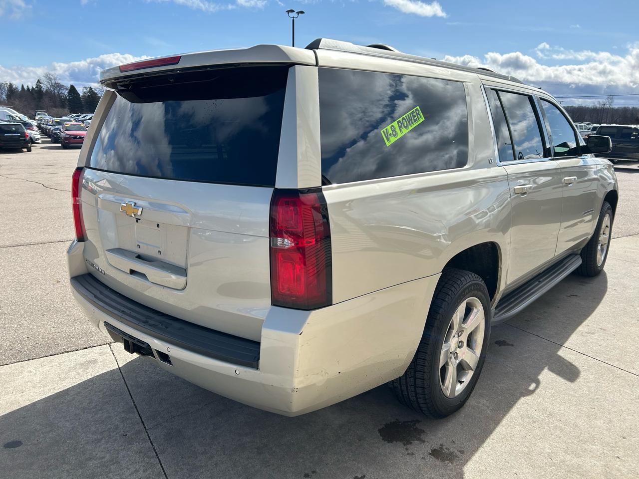Chevrolet Suburban LT 1500 4WD 2015