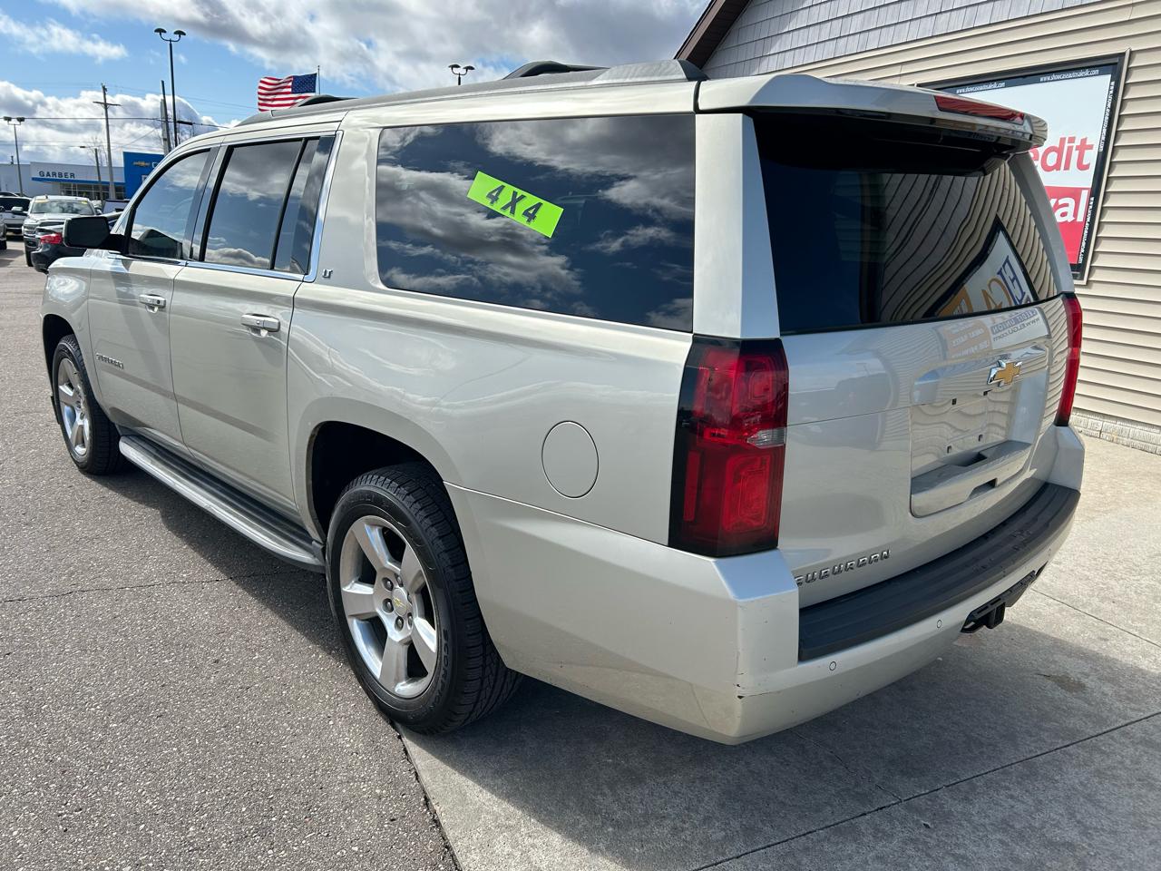 Chevrolet Suburban LT 1500 4WD 2015