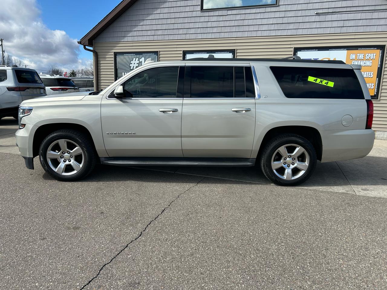 Chevrolet Suburban LT 1500 4WD 2015