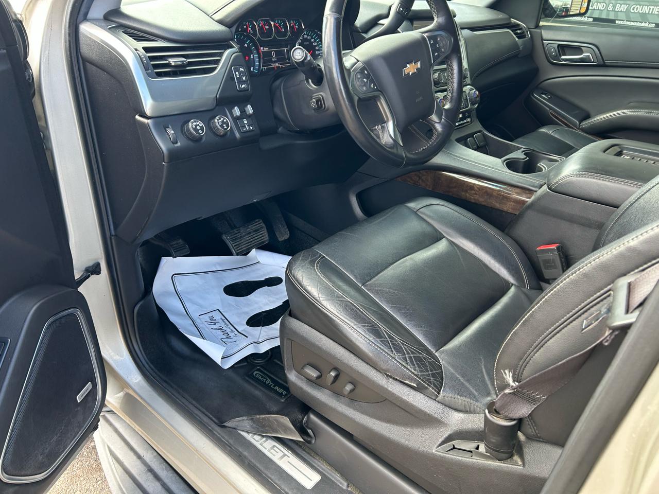 Chevrolet Suburban LT 1500 4WD 2015