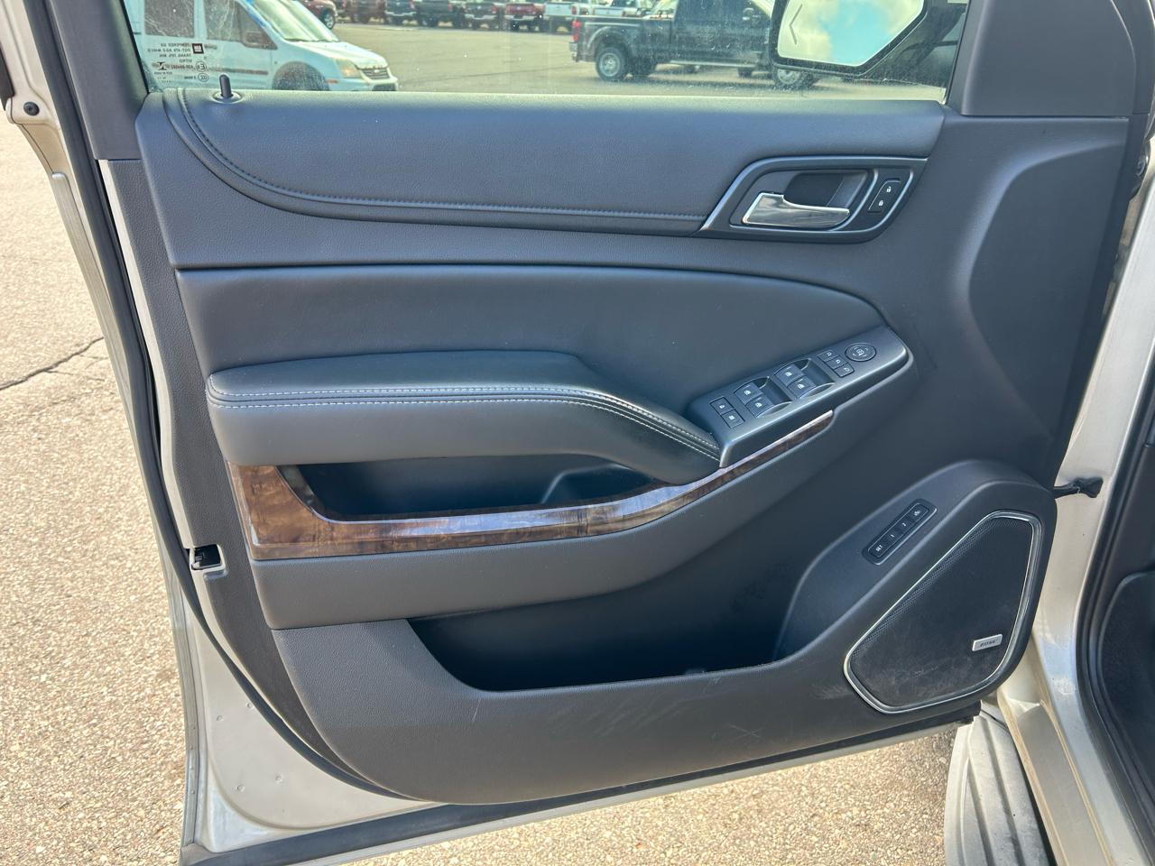 Chevrolet Suburban LT 1500 4WD 2015