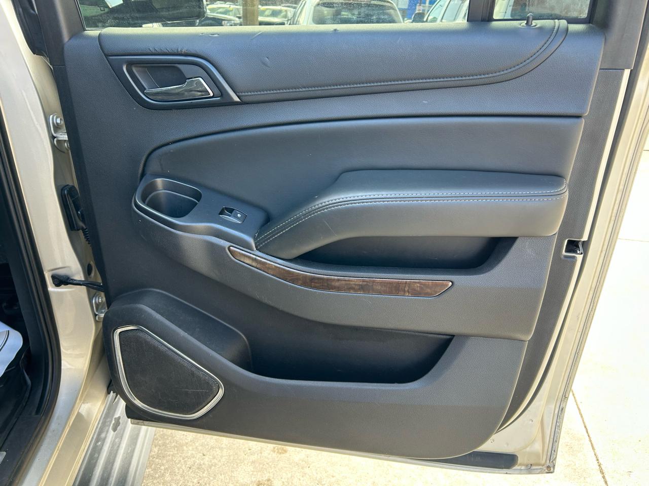 Chevrolet Suburban LT 1500 4WD 2015