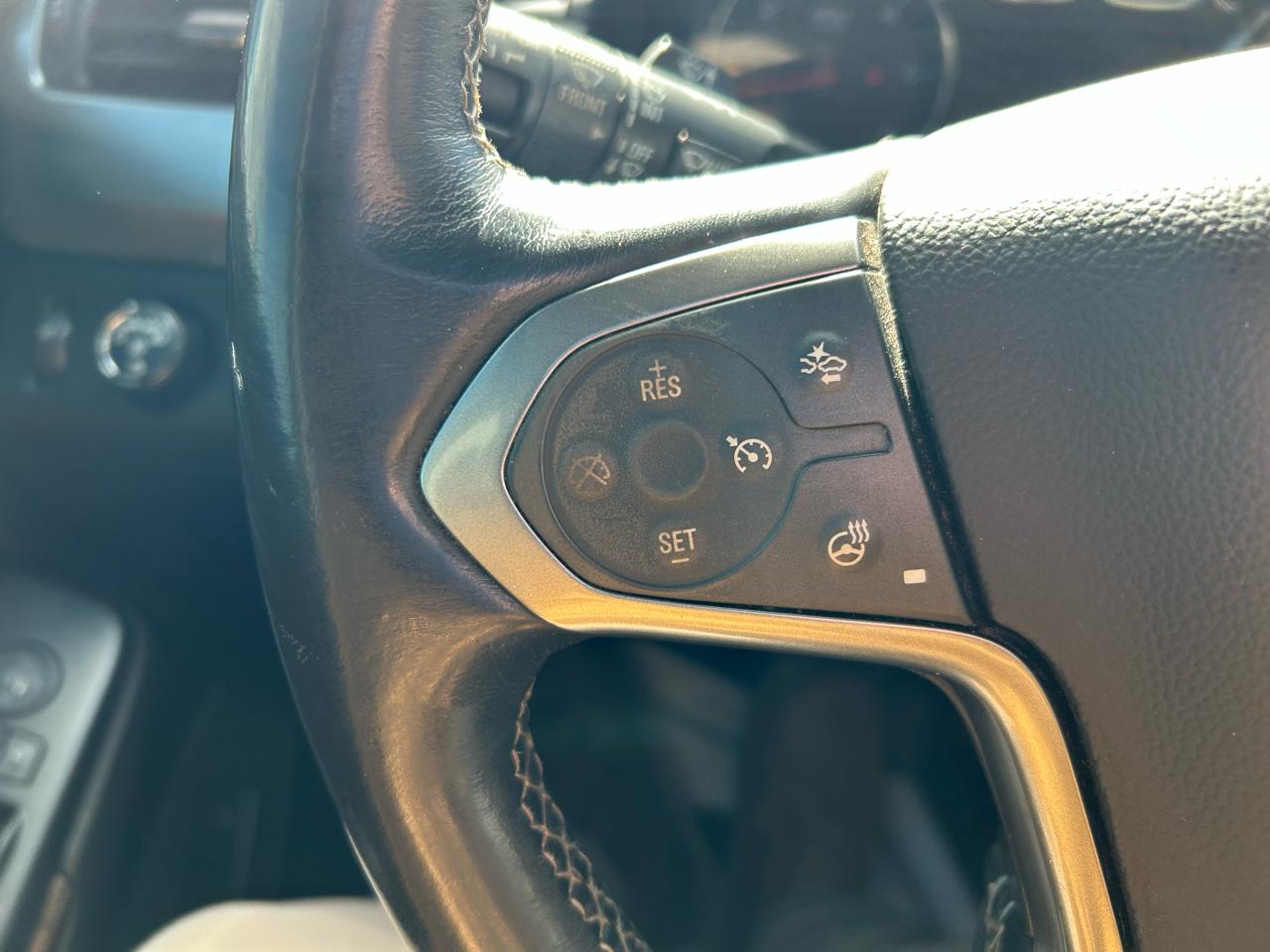 Chevrolet Suburban LT 1500 4WD 2015