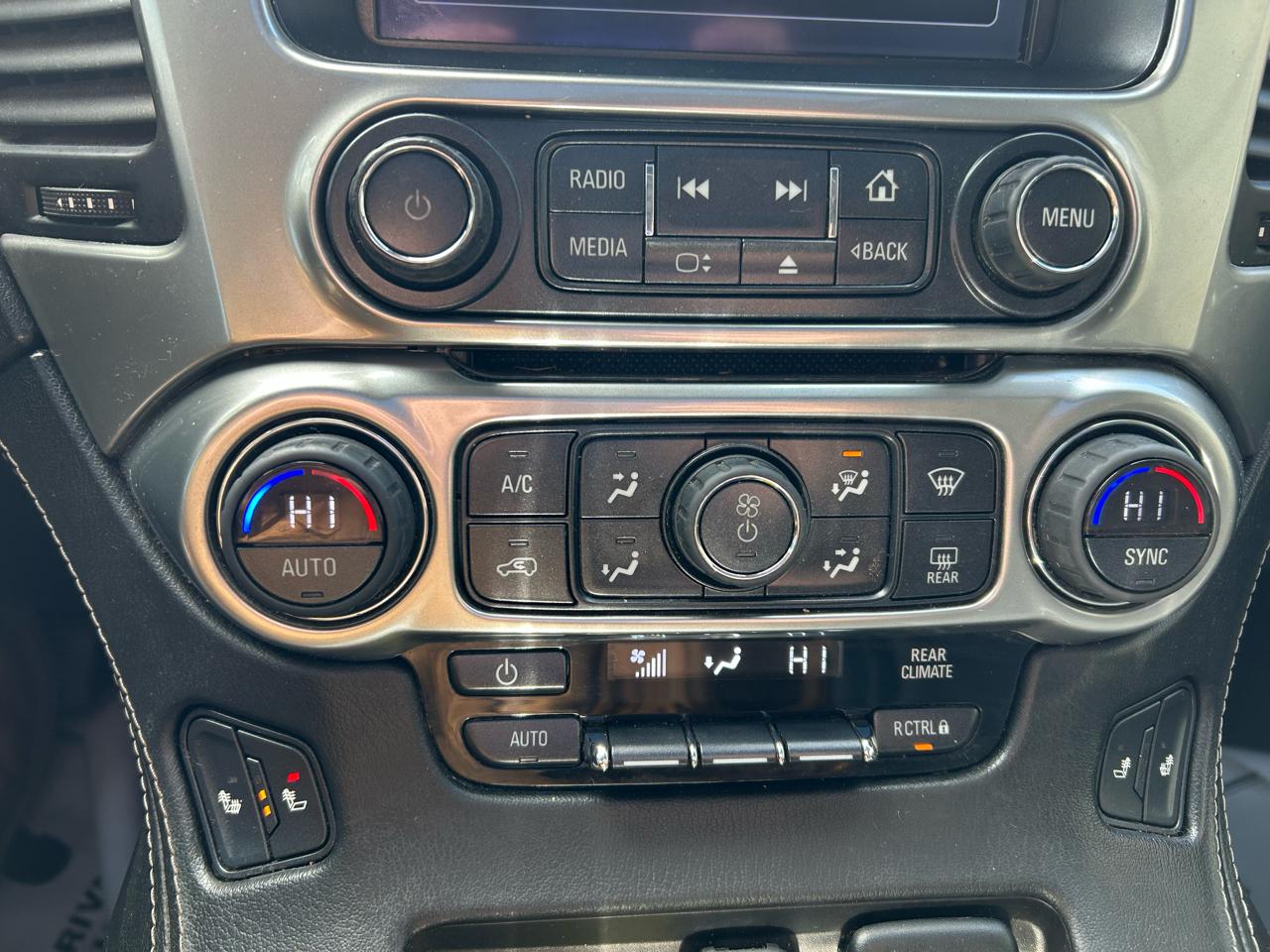 Chevrolet Suburban LT 1500 4WD 2015