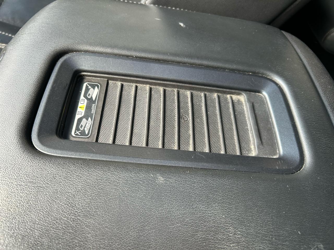 Chevrolet Suburban LT 1500 4WD 2015