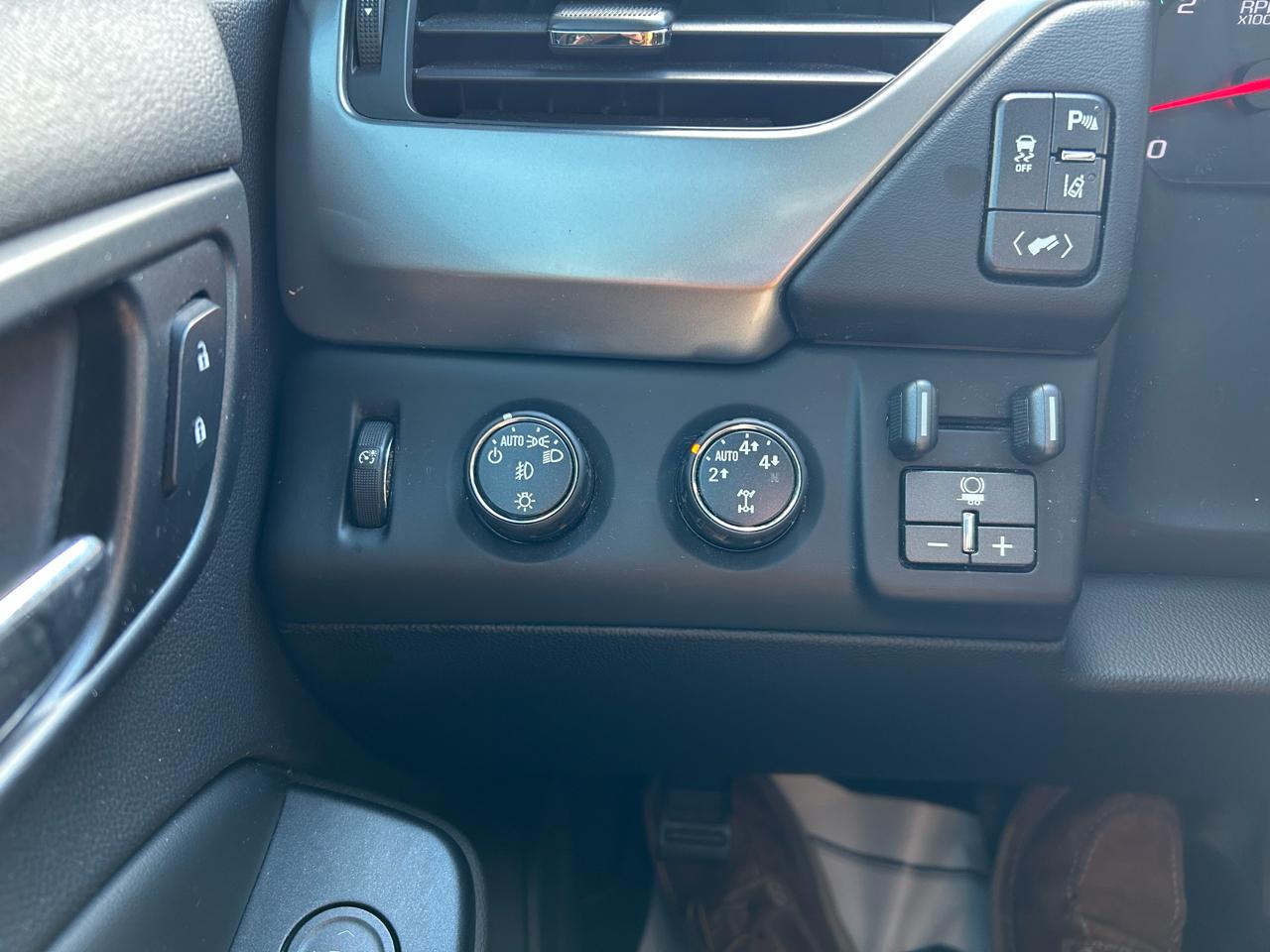 Chevrolet Suburban LT 1500 4WD 2015