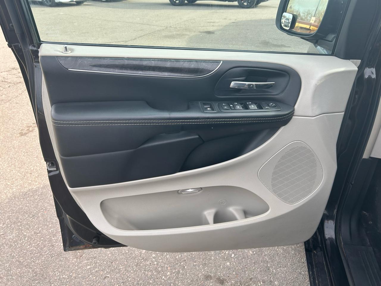 Chrysler Town & Country Touring-L 2015