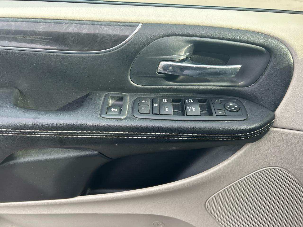 Chrysler Town & Country Touring-L 2015