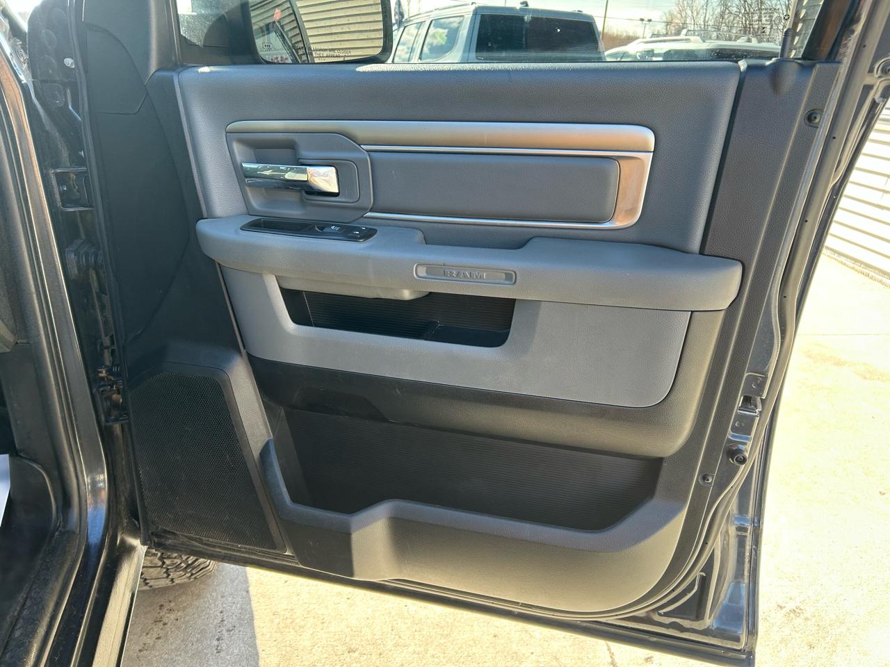 RAM 1500 SLT Quad Cab 4WD 2014