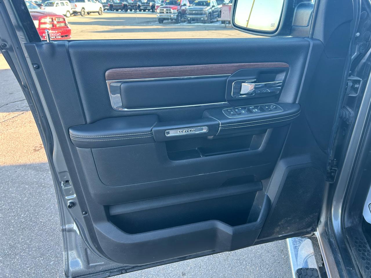 RAM 1500 Laramie Crew Cab SWB 4WD 2013