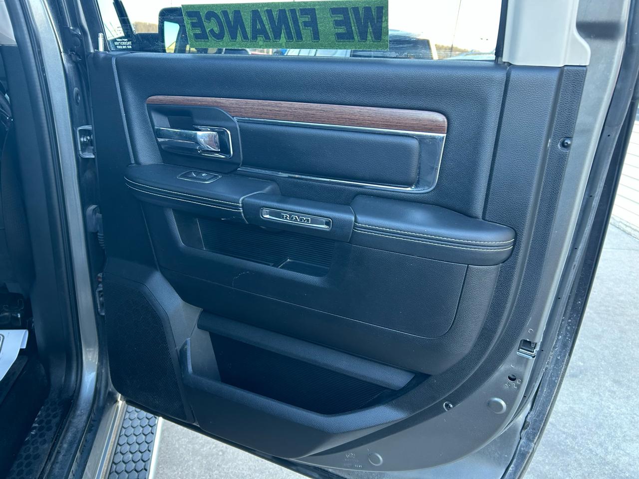 RAM 1500 Laramie Crew Cab SWB 4WD 2013