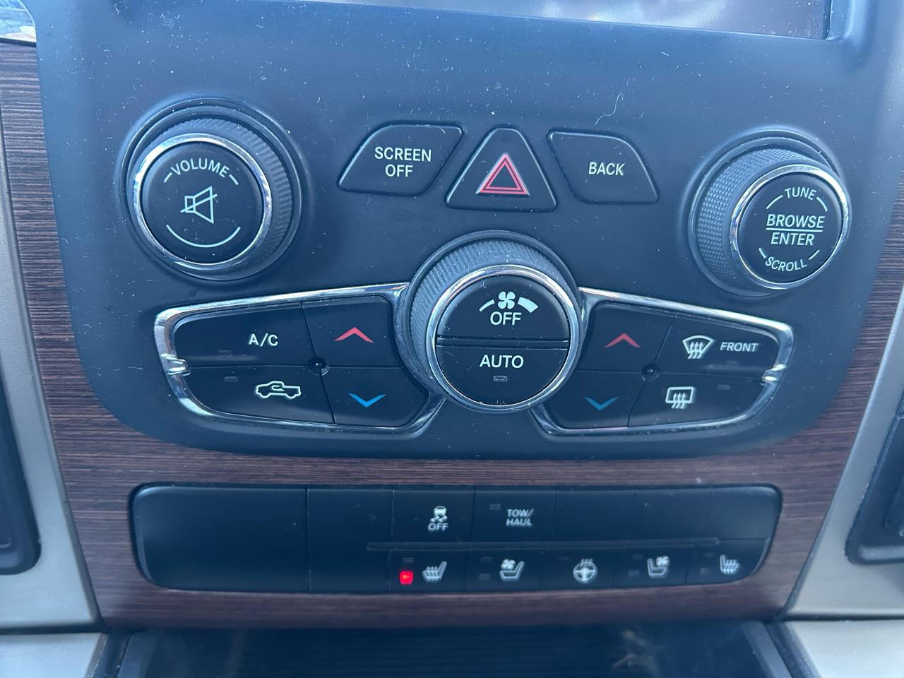 RAM 1500 Laramie Crew Cab SWB 4WD 2013