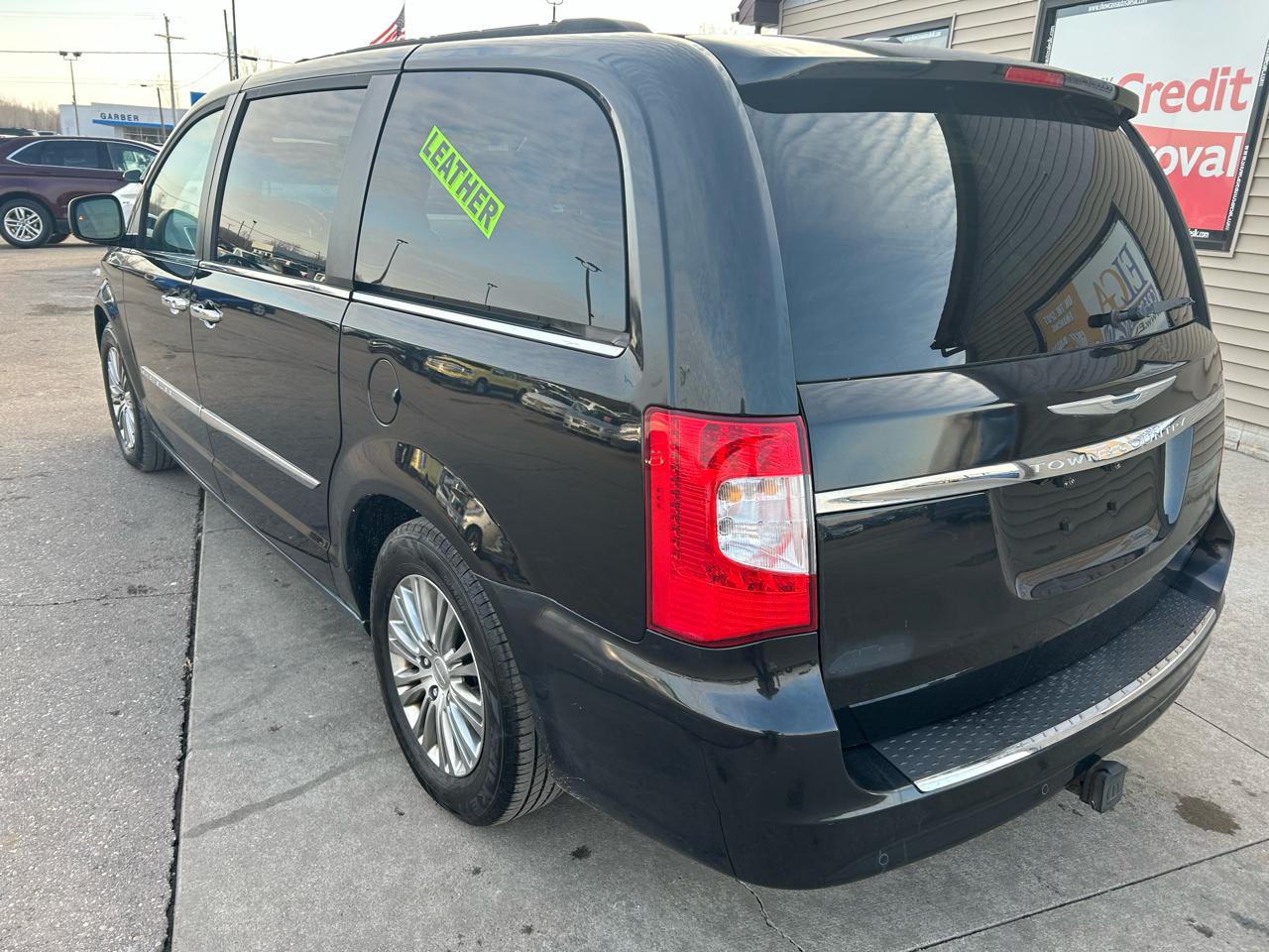 Chrysler Town & Country Touring-L 2013