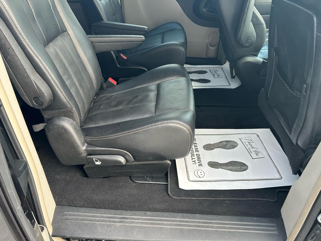 Chrysler Town & Country Touring-L 2013