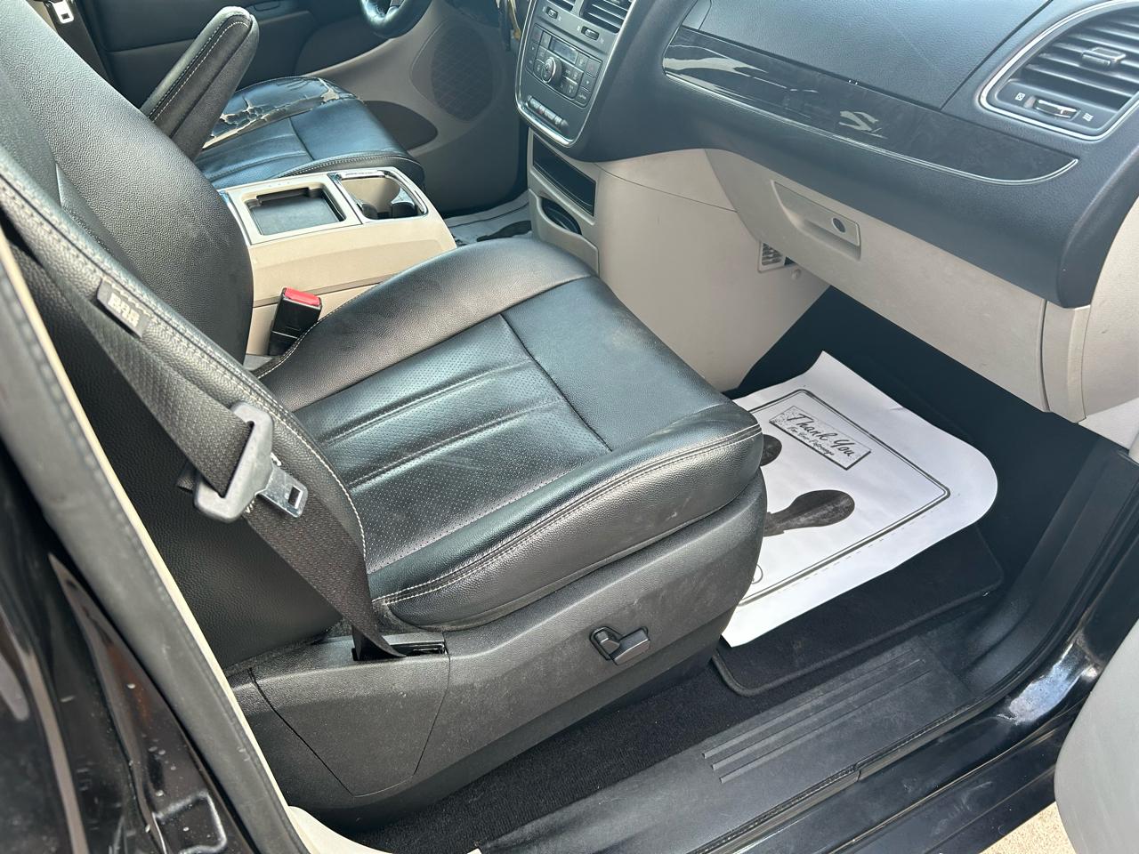 Chrysler Town & Country Touring-L 2013