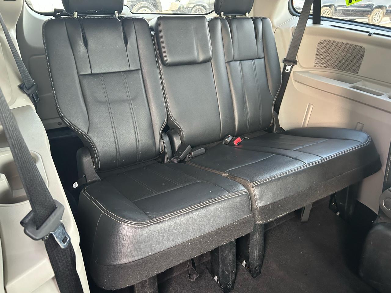 Chrysler Town & Country Touring-L 2013