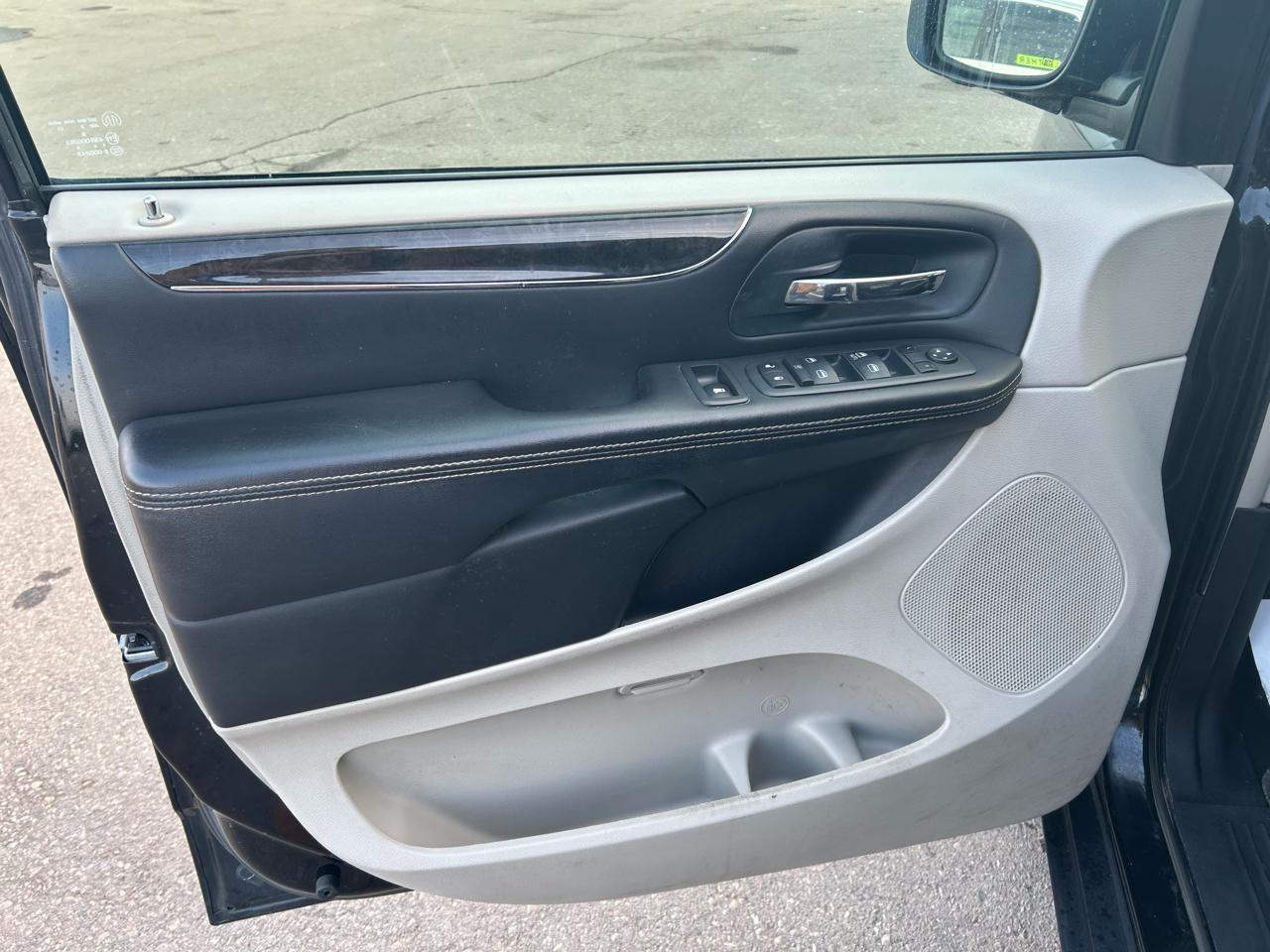 Chrysler Town & Country Touring-L 2013