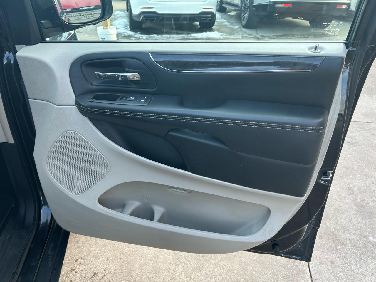 Chrysler Town & Country Touring-L 2013