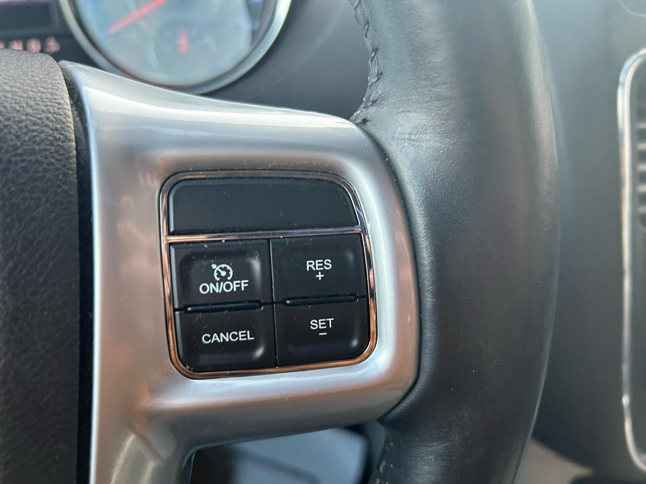 Chrysler Town & Country Touring-L 2013