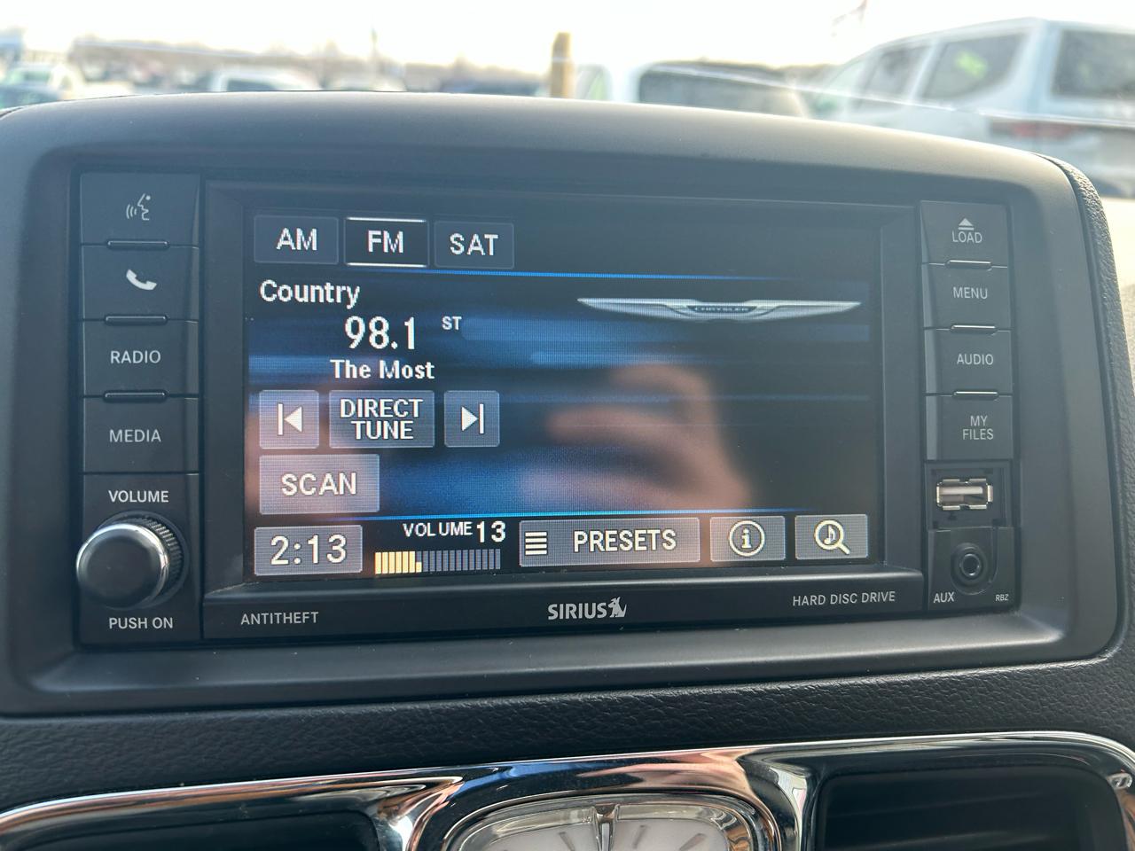 Chrysler Town & Country Touring-L 2013