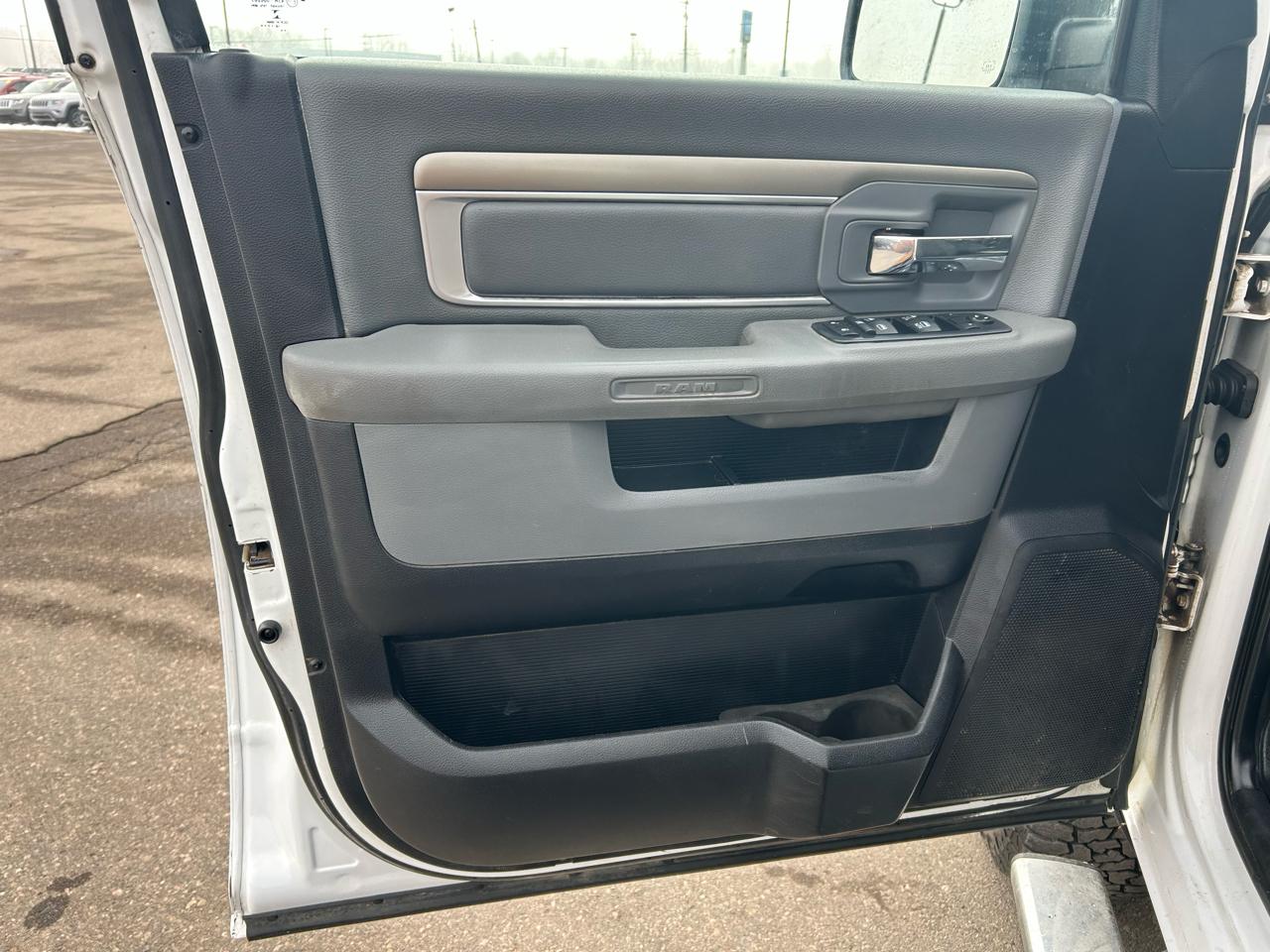 RAM 2500 SLT Crew Cab SWB 4WD 2017