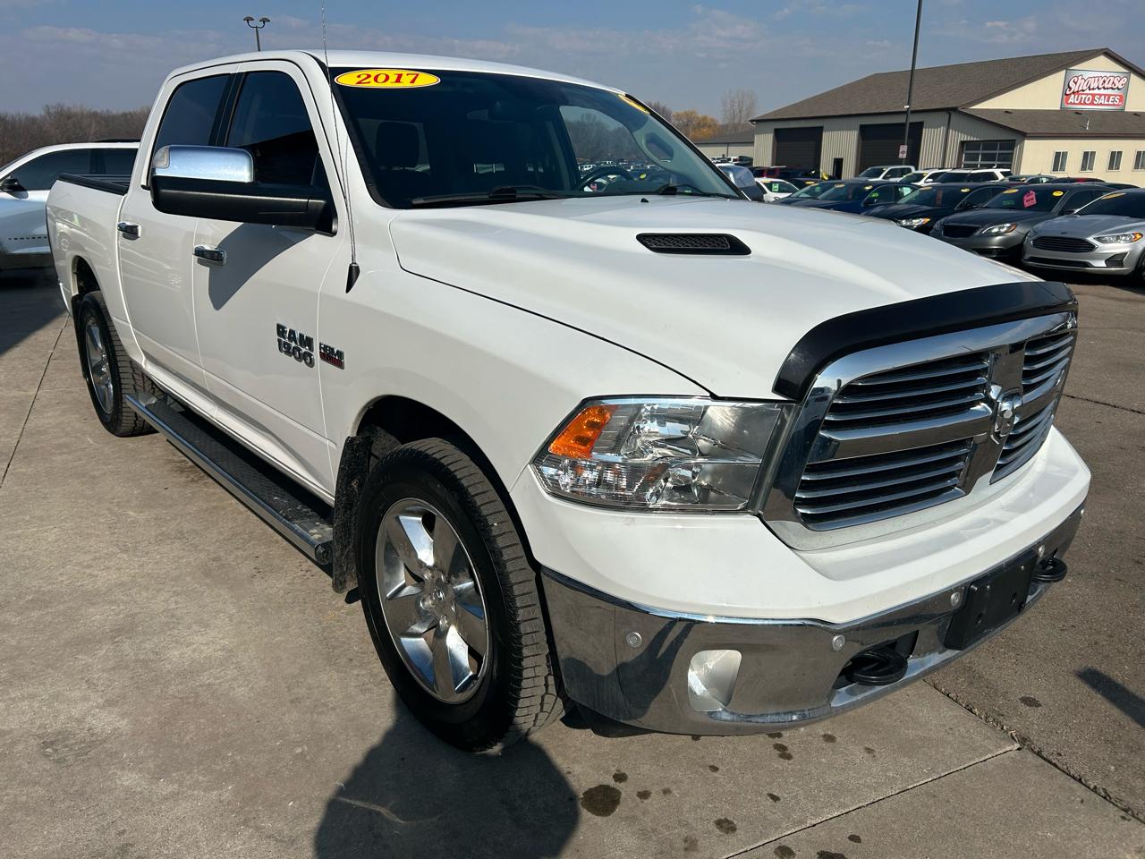 RAM 1500 SLT Crew Cab SWB 4WD 2017