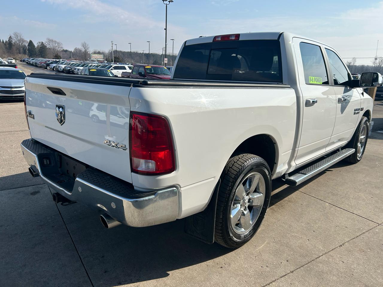 RAM 1500 SLT Crew Cab SWB 4WD 2017