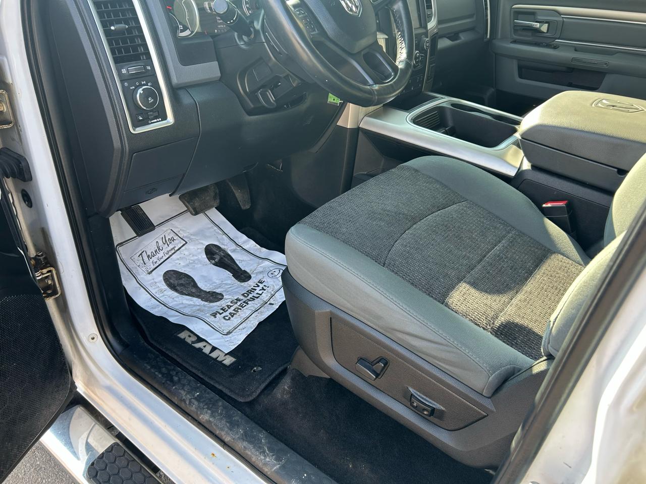 RAM 1500 SLT Crew Cab SWB 4WD 2017