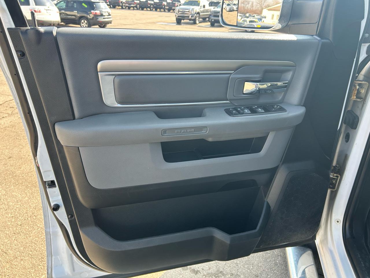 RAM 1500 SLT Crew Cab SWB 4WD 2017