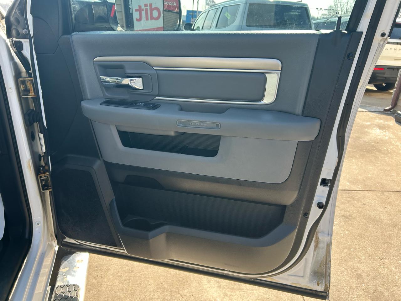 RAM 1500 SLT Crew Cab SWB 4WD 2017