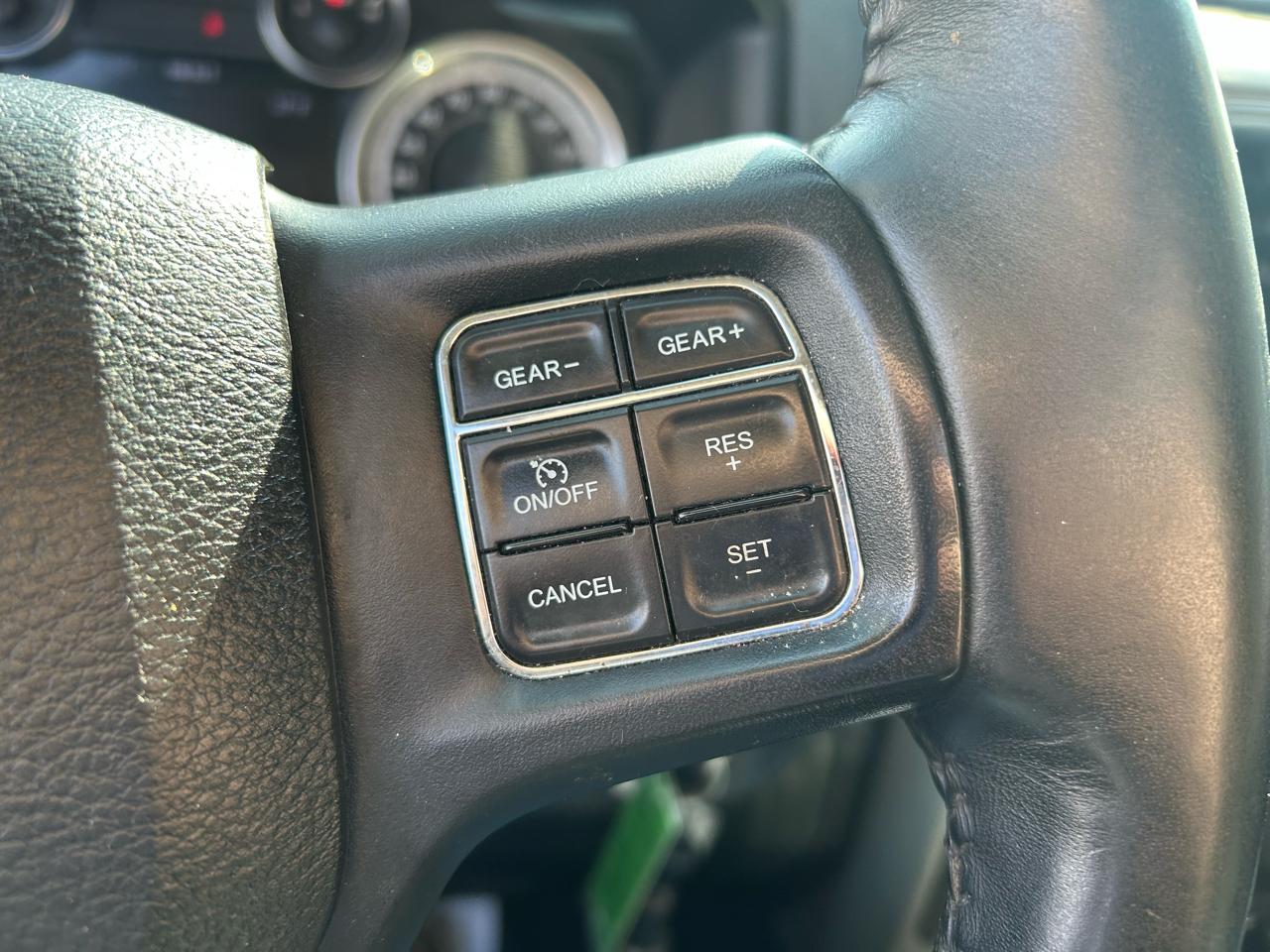 RAM 1500 SLT Crew Cab SWB 4WD 2017